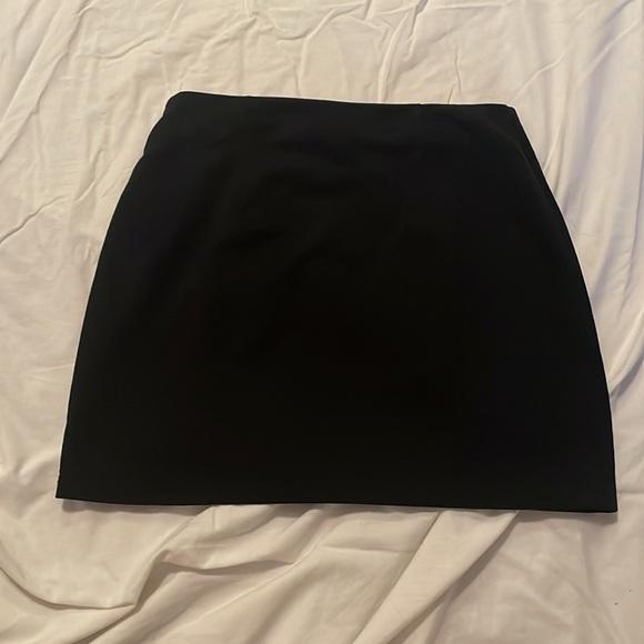 Black mini skirt | Size US Small - Picture 2 of 3